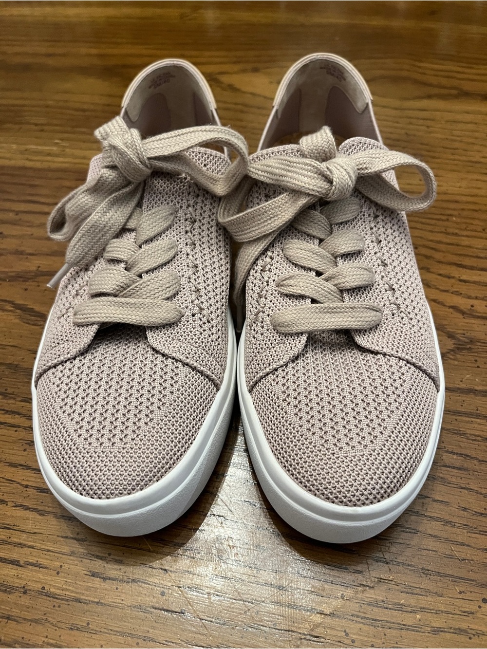 Lucky Brand Talena Sneakers, size 9